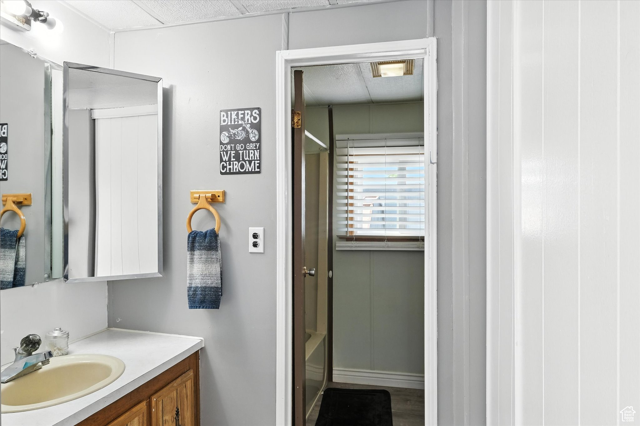 PALATIAL LIVING - Residential