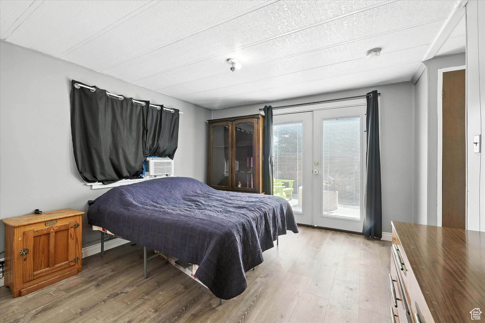 PALATIAL LIVING - Residential