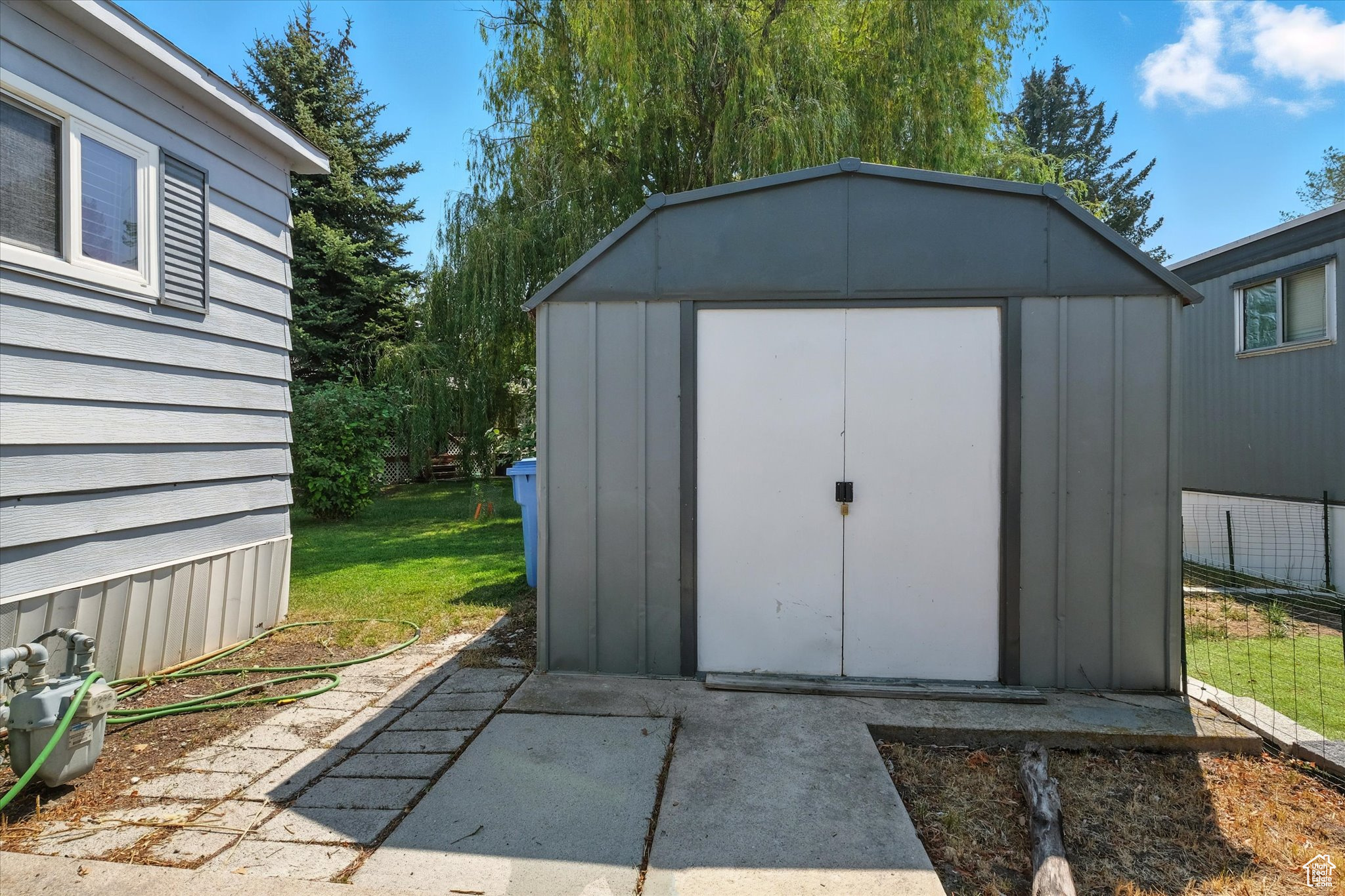 PALATIAL LIVING - Residential