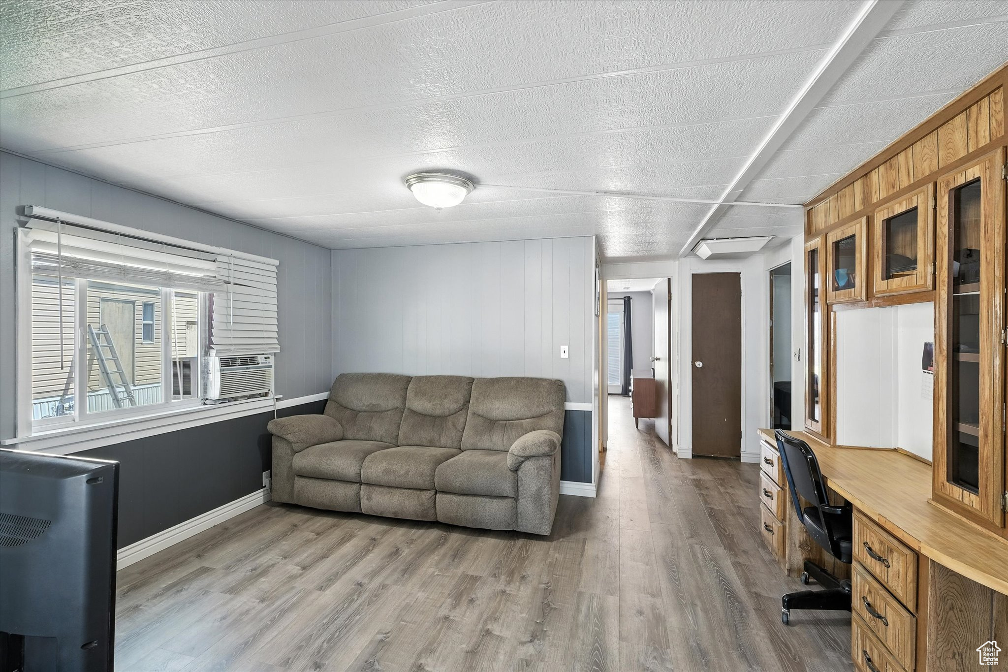 PALATIAL LIVING - Residential