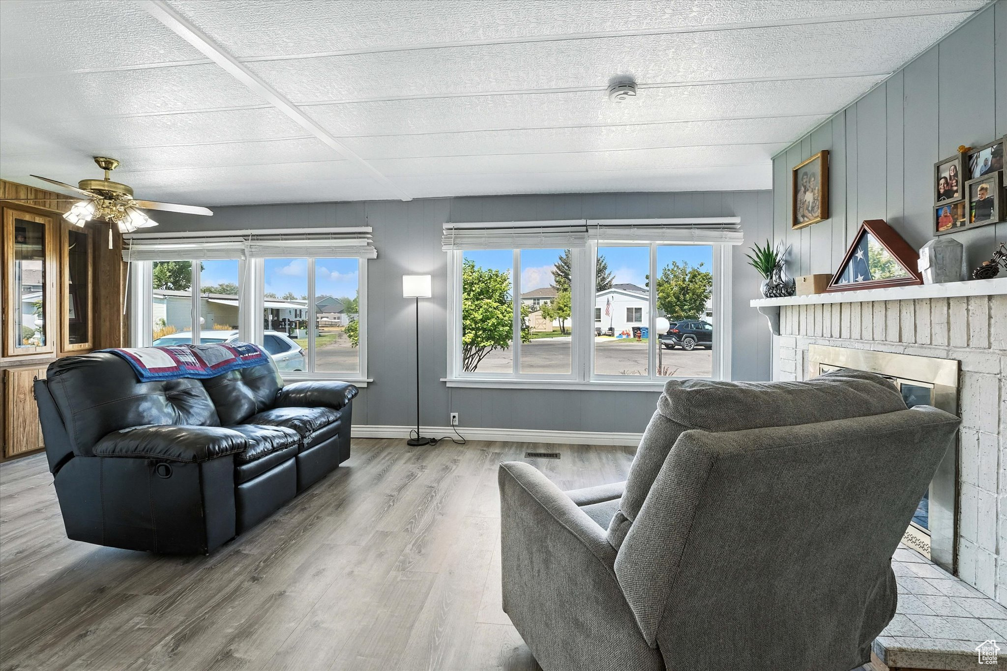 PALATIAL LIVING - Residential