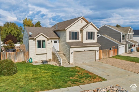 Photo of 2143 E LAKEVIEW DR N, Saratoga Springs, UT 84043 (MLS # 2191408)