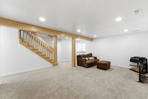 Tiny photo for 645 S 1350 E, Fruit Heights, UT 84037 (MLS # 2139510)