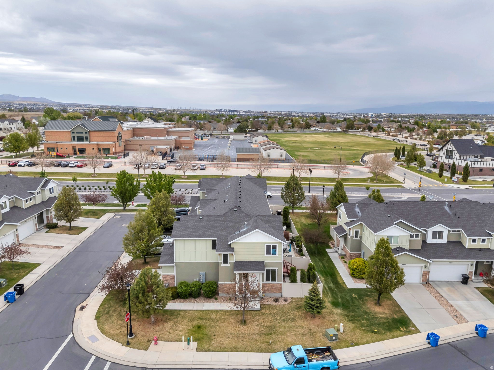 MCAURTHUR TOWNS - Residential
