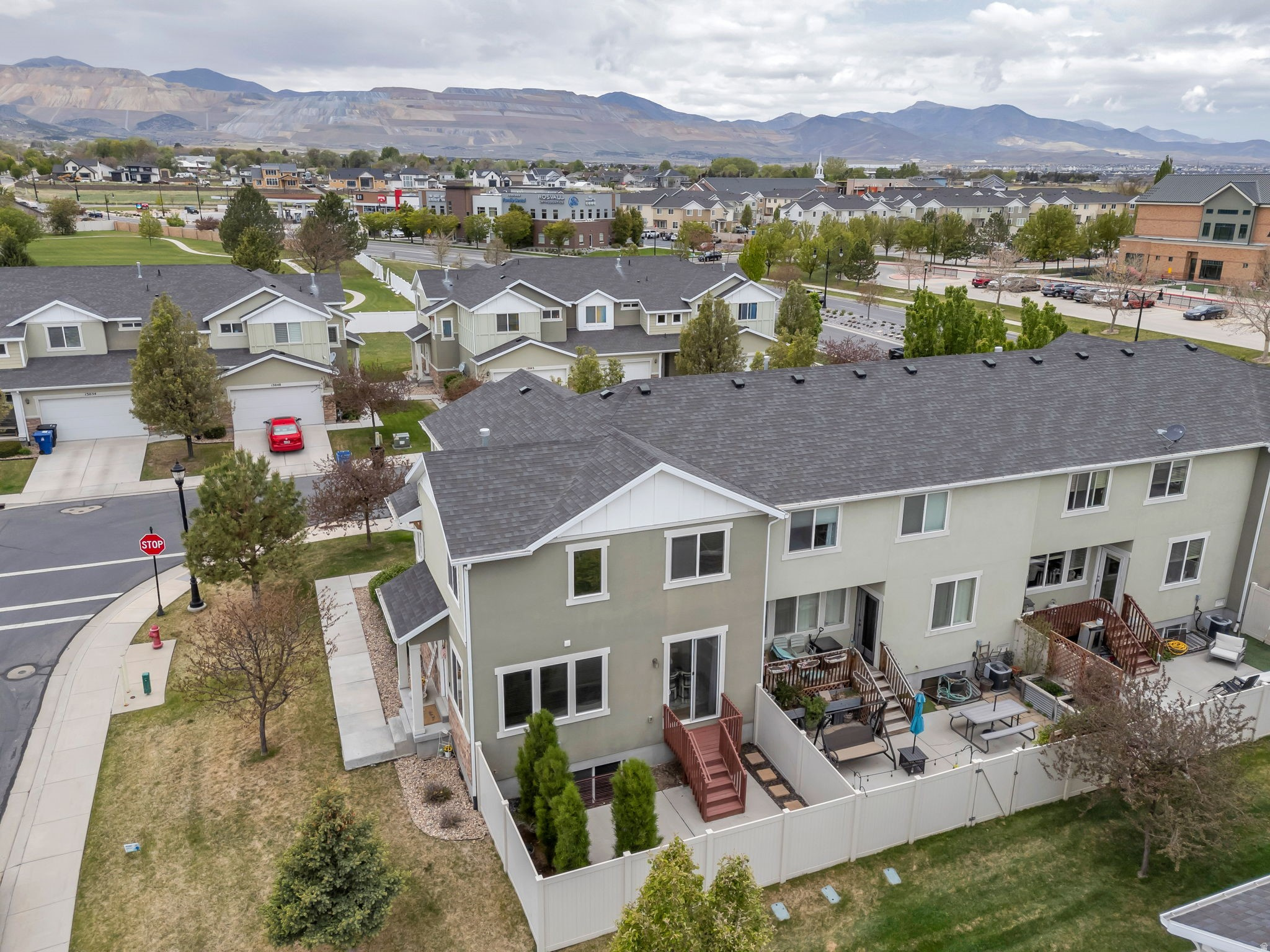 MCAURTHUR TOWNS - Residential