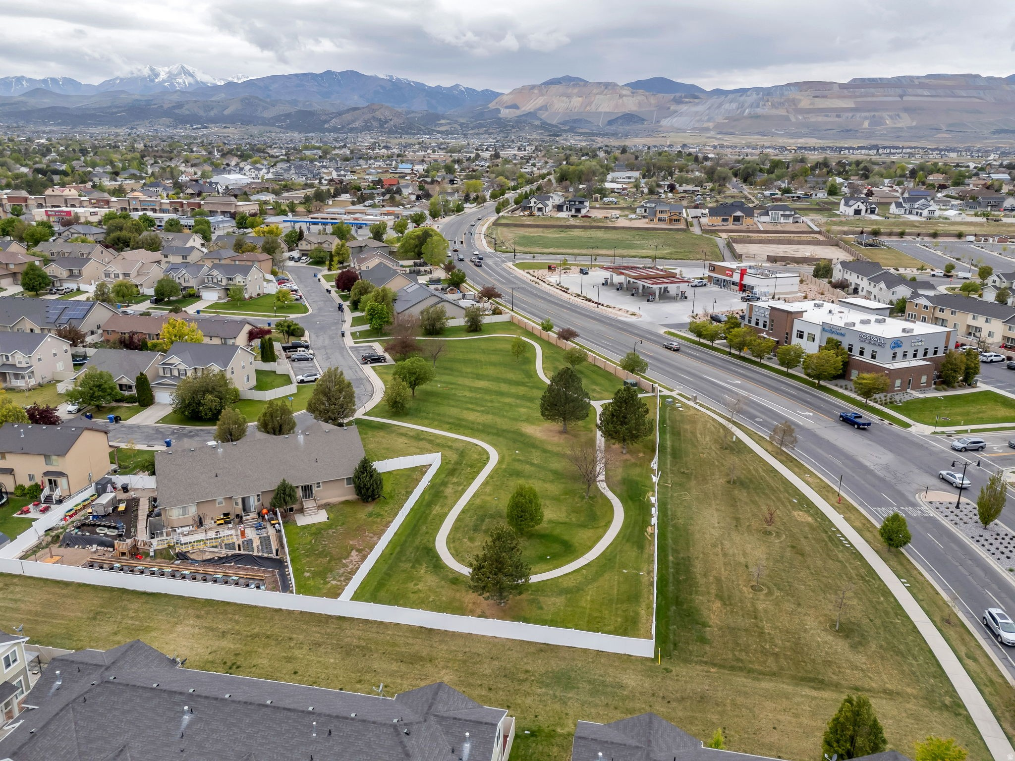 MCAURTHUR TOWNS - Residential