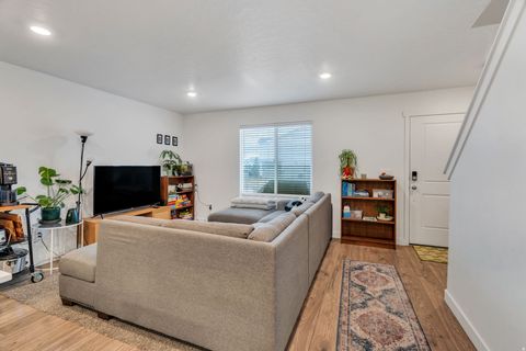 Tiny photo for 431 N NORTHSHORE DR, Saratoga Springs, UT 84045 (MLS # 2143154)