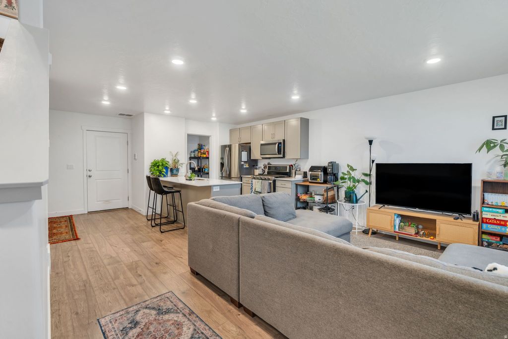 Photo of 431 N NORTHSHORE DR, Saratoga Springs, UT 84045 (MLS # 2143154)