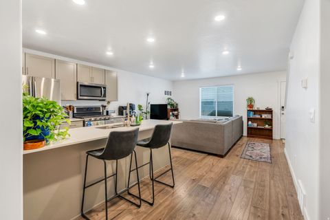 Tiny photo for 431 N NORTHSHORE DR, Saratoga Springs, UT 84045 (MLS # 2143154)
