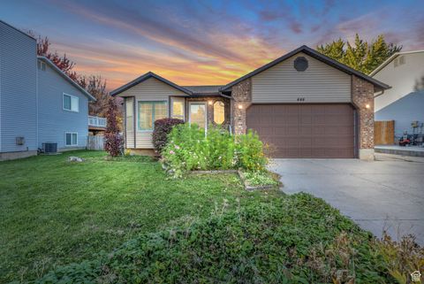 Photo of 444 W CREEKSIDE WAY, Kaysville, UT 84037 (MLS # 2119366)