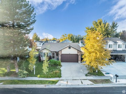 Tiny photo for 444 W CREEKSIDE WAY, Kaysville, UT 84037 (MLS # 2119366)