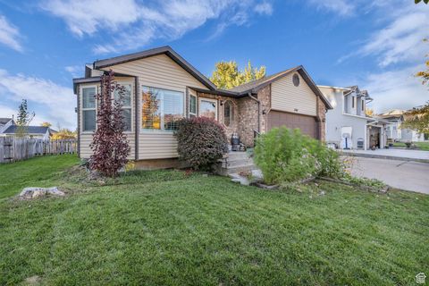 Tiny photo for 444 W CREEKSIDE WAY, Kaysville, UT 84037 (MLS # 2119366)