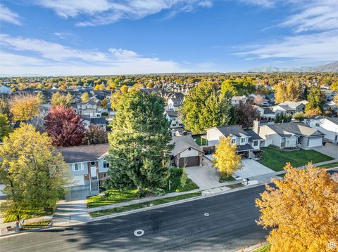 Tiny photo for 444 W CREEKSIDE WAY, Kaysville, UT 84037 (MLS # 2119366)