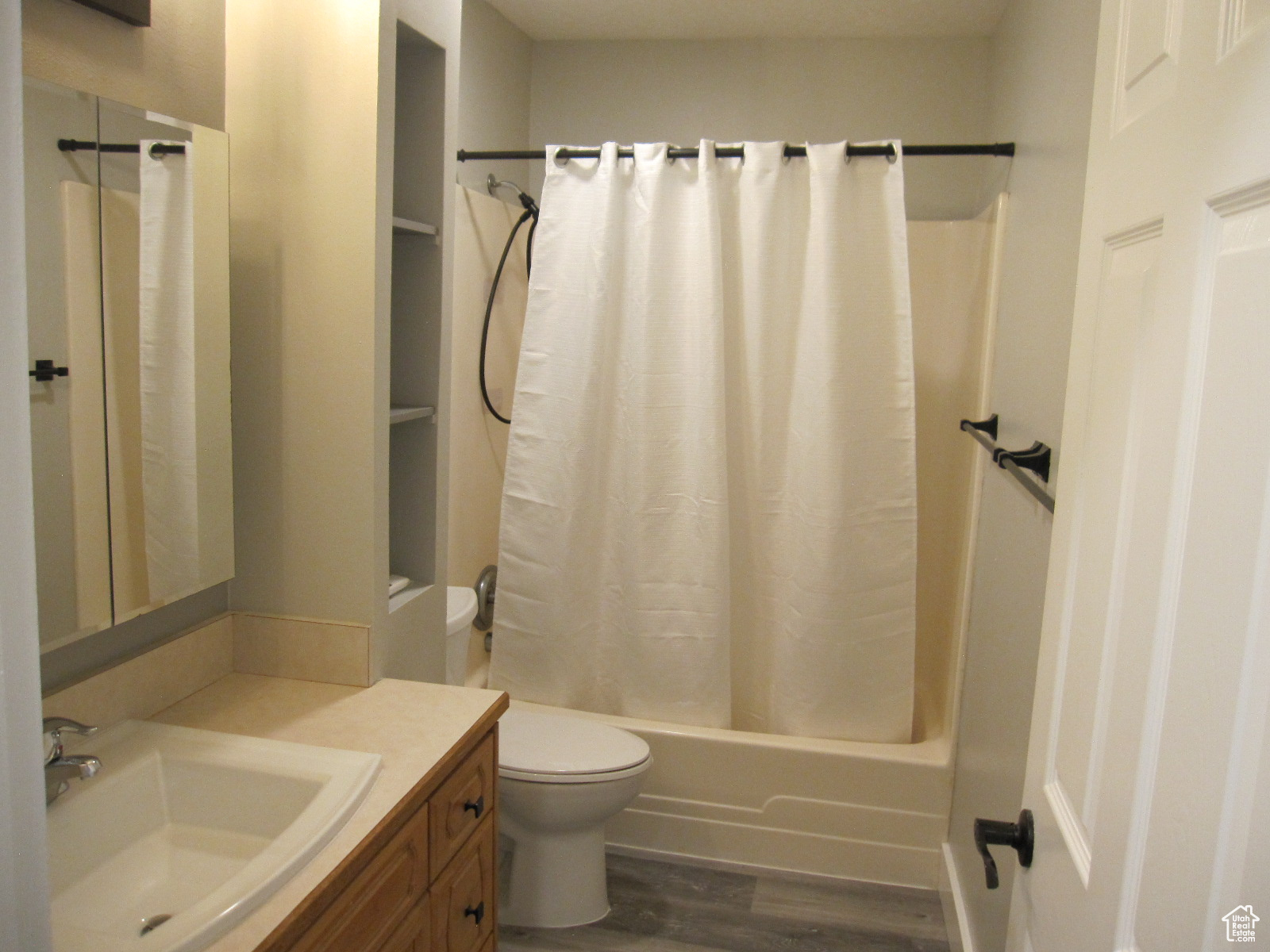 RIVER CIRCLE SUBD - Residential