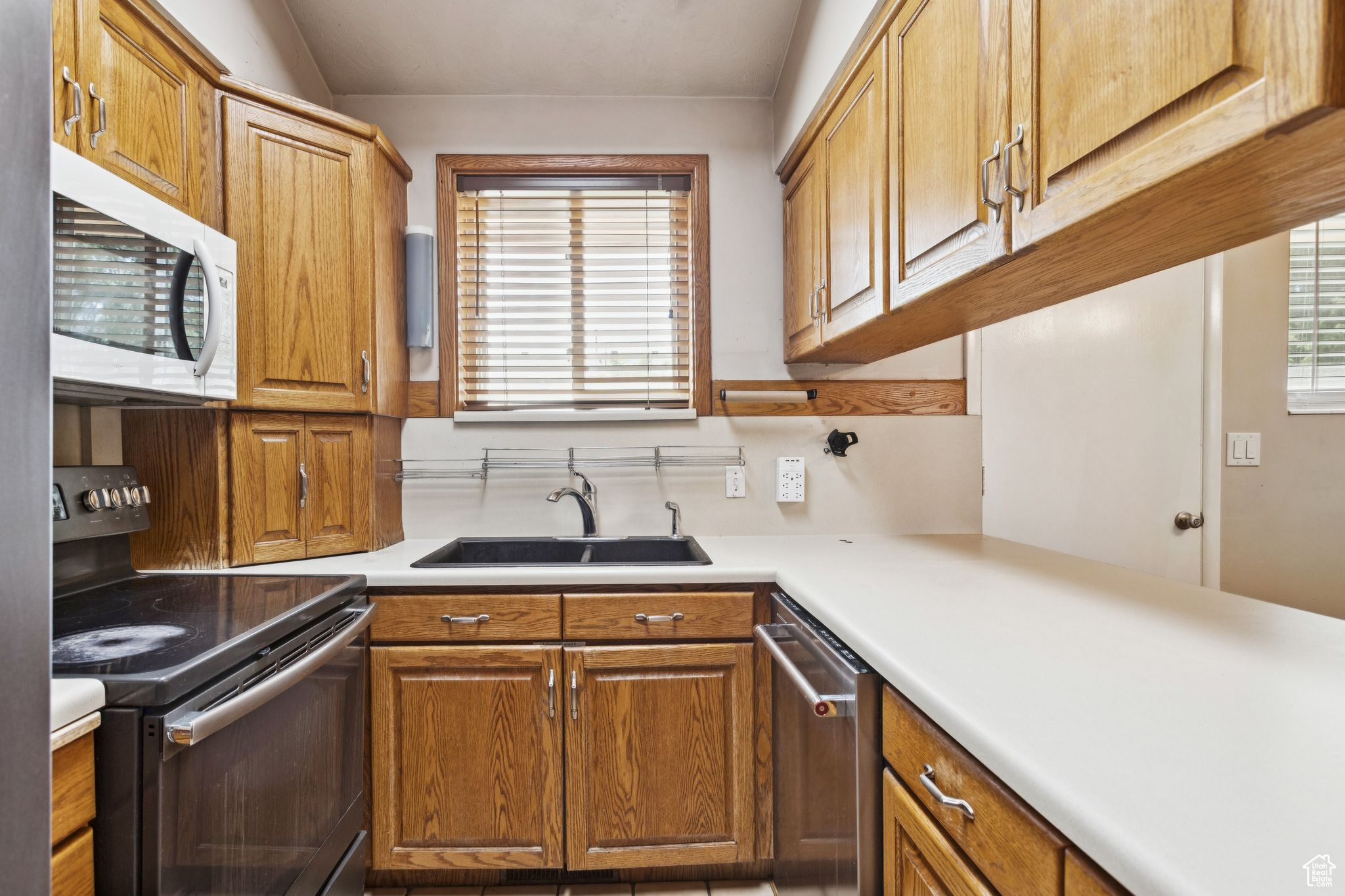 COLONIAL ESTATES - Residential