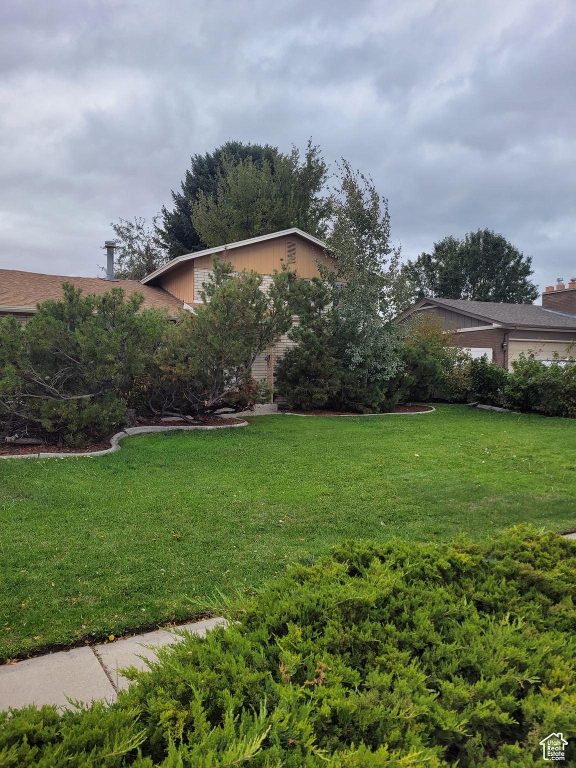 COLONIAL ESTATES - Residential