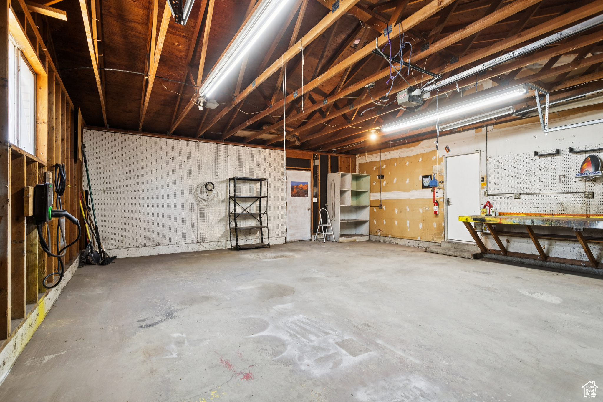 COLONIAL ESTATES - Residential