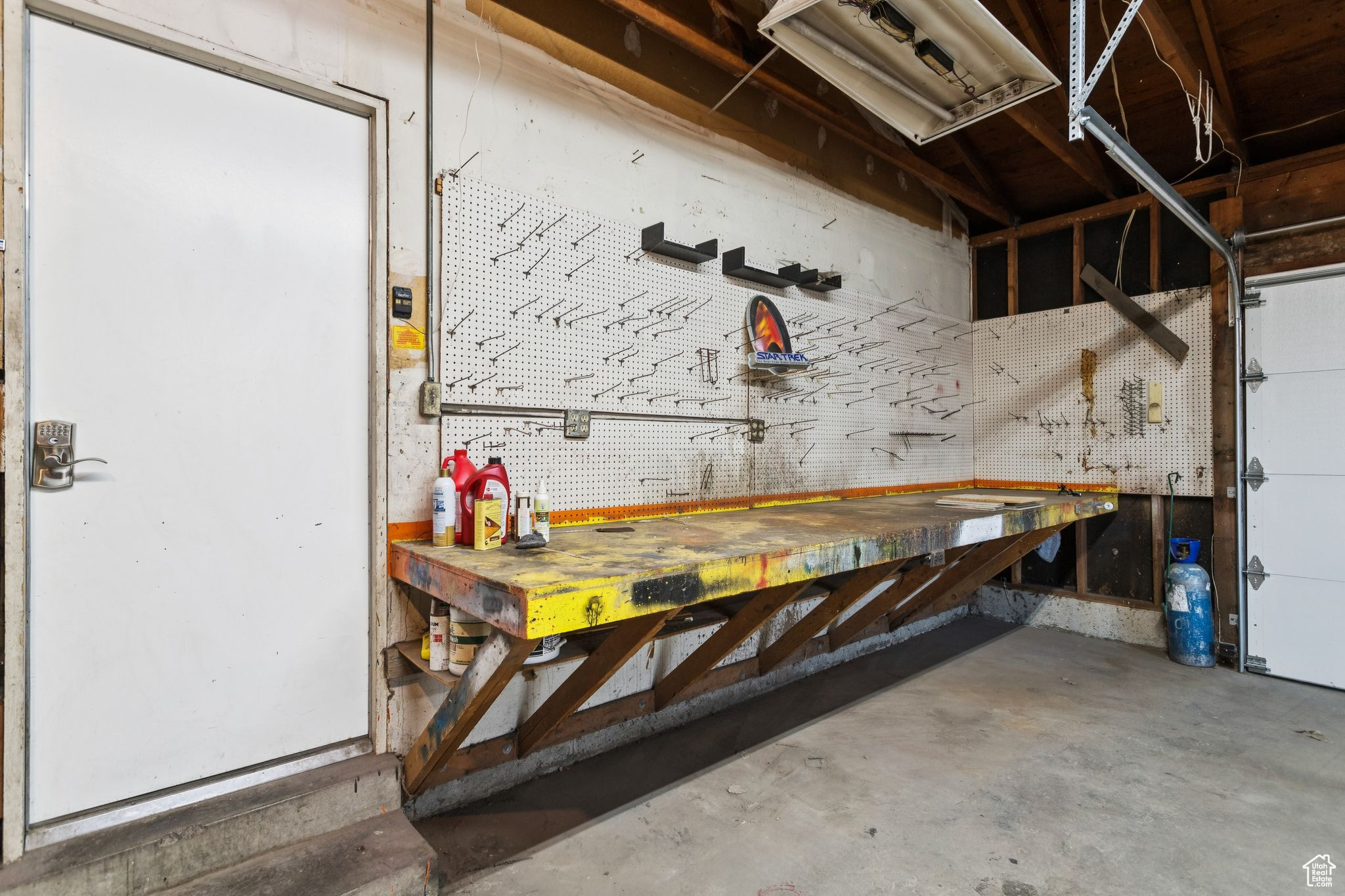 COLONIAL ESTATES - Residential