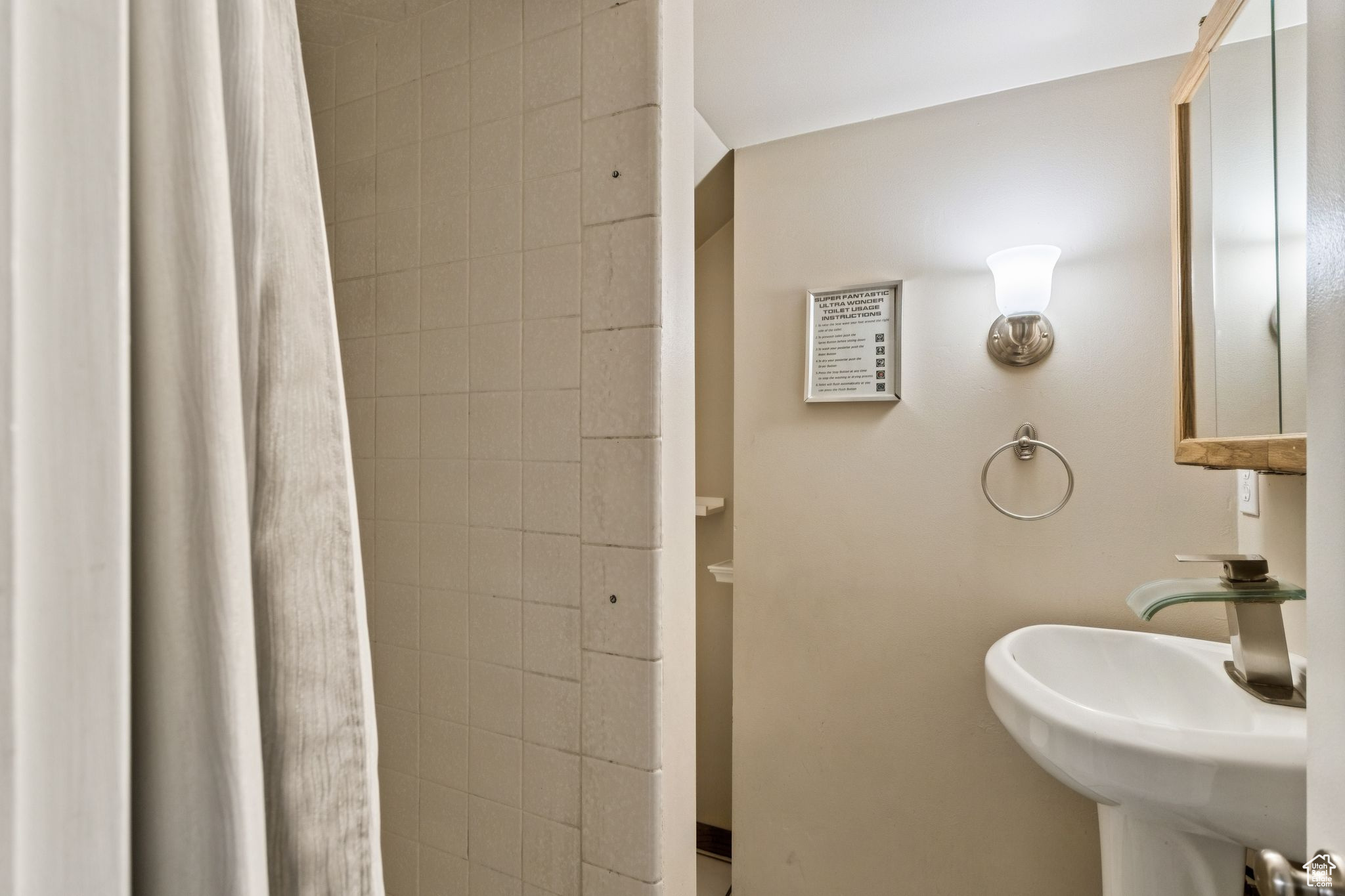 COLONIAL ESTATES - Residential