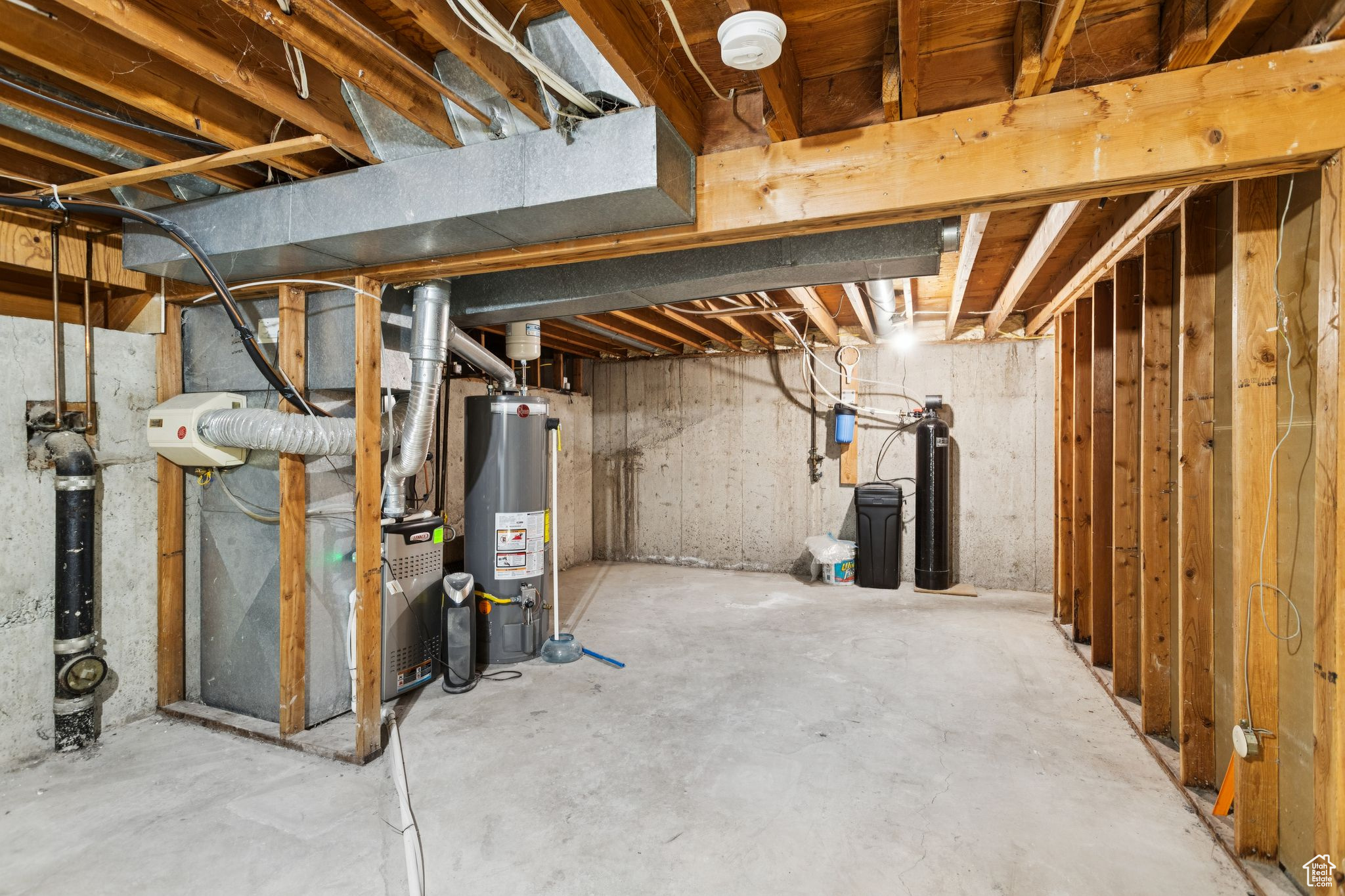 COLONIAL ESTATES - Residential