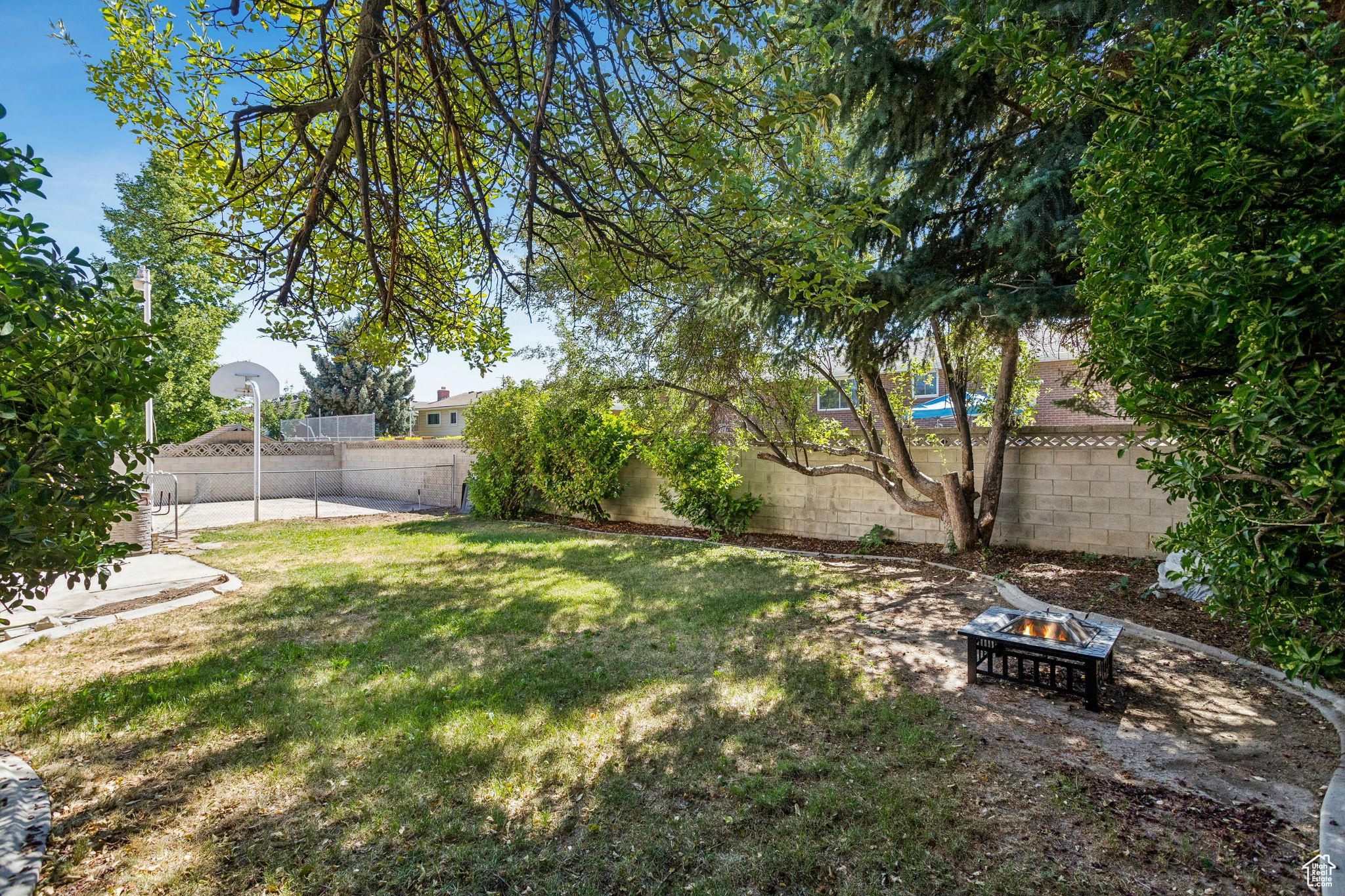 COLONIAL ESTATES - Residential