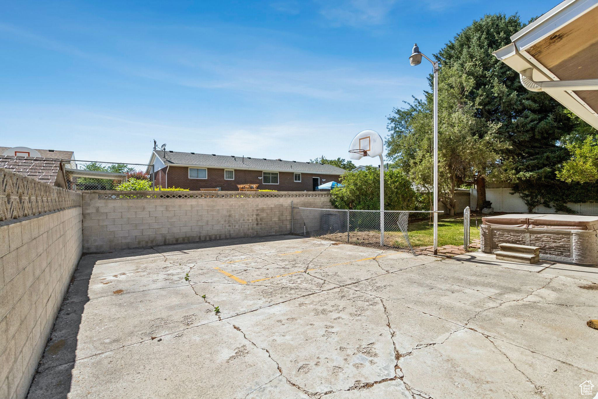 COLONIAL ESTATES - Residential