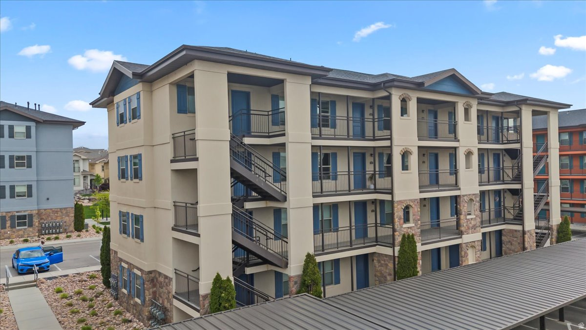 VILLA DESTE CONDOMIN - Residential