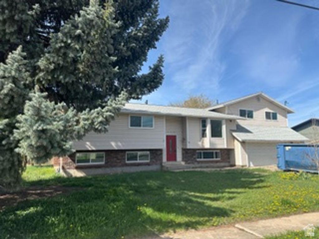 Photo of 470 S WHITESIDES ST, Layton, UT 84041 (MLS # 2152039)