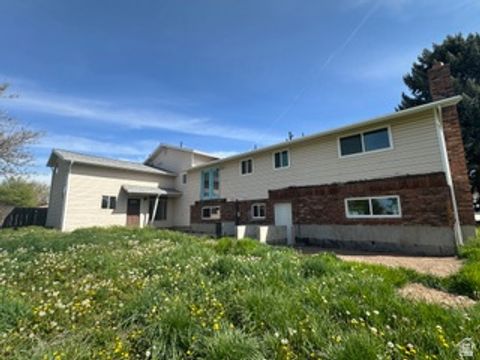 Tiny photo for 470 S WHITESIDES ST, Layton, UT 84041 (MLS # 2152039)