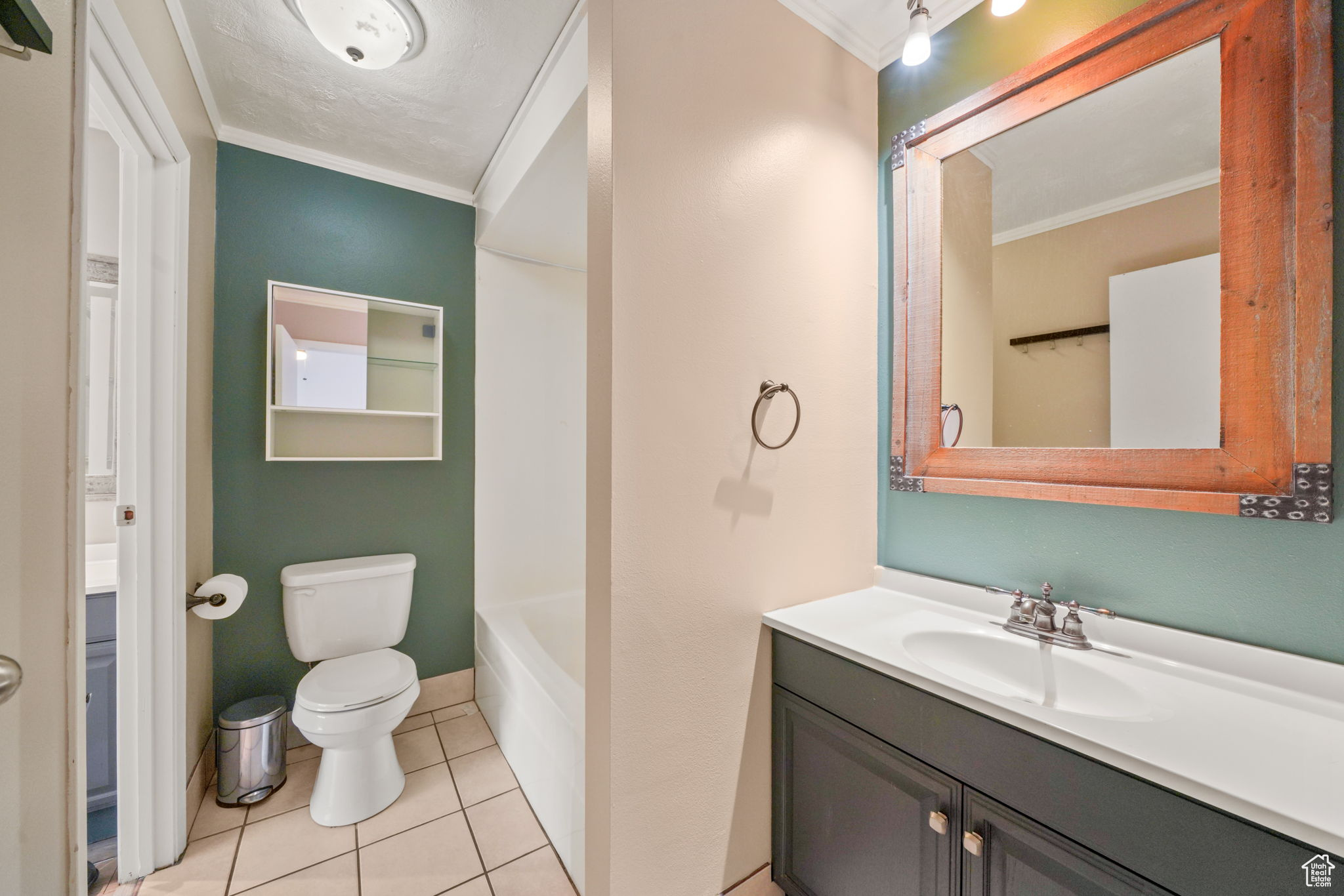 APPLEGATE CONDM - Residential