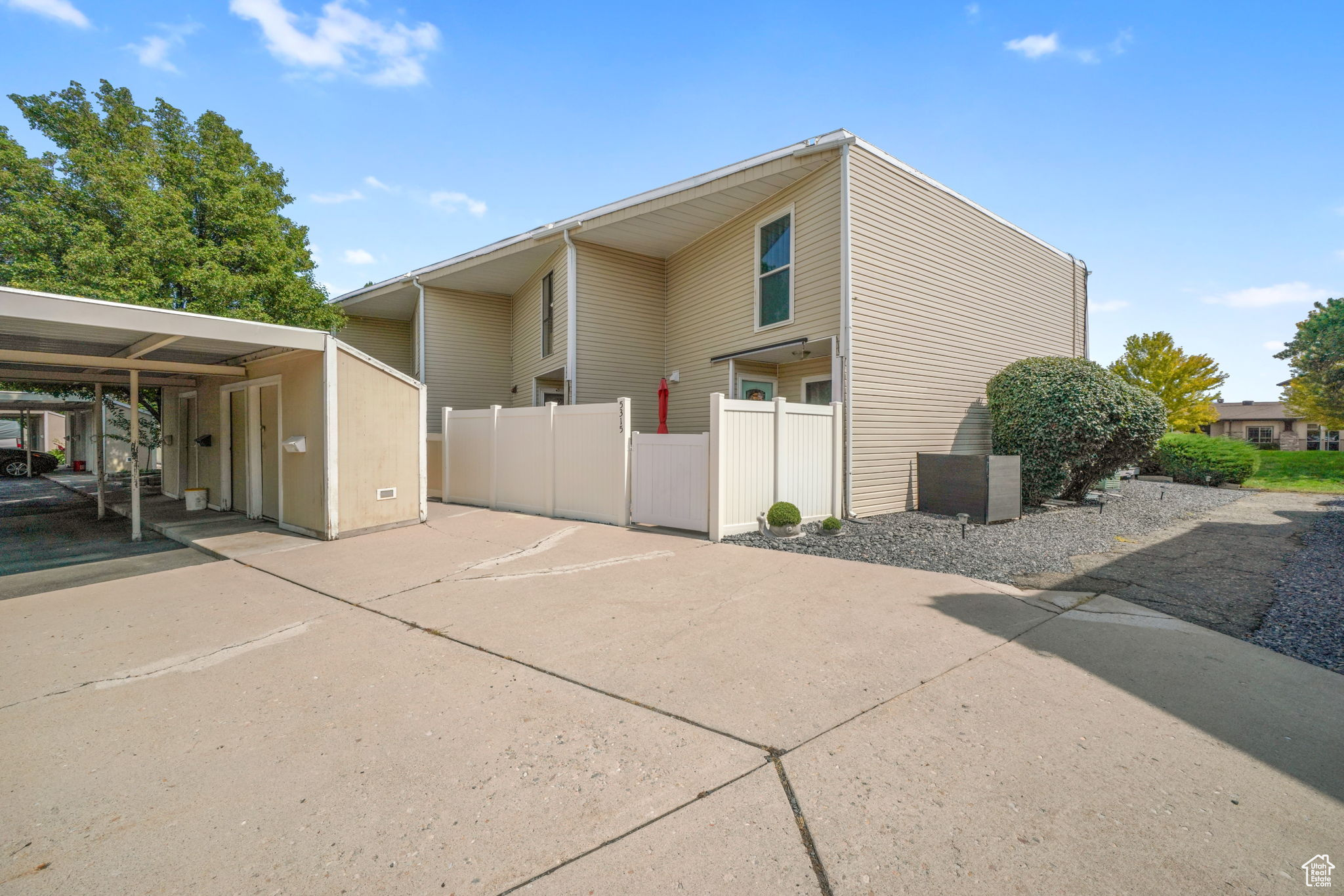 APPLEGATE CONDM - Residential