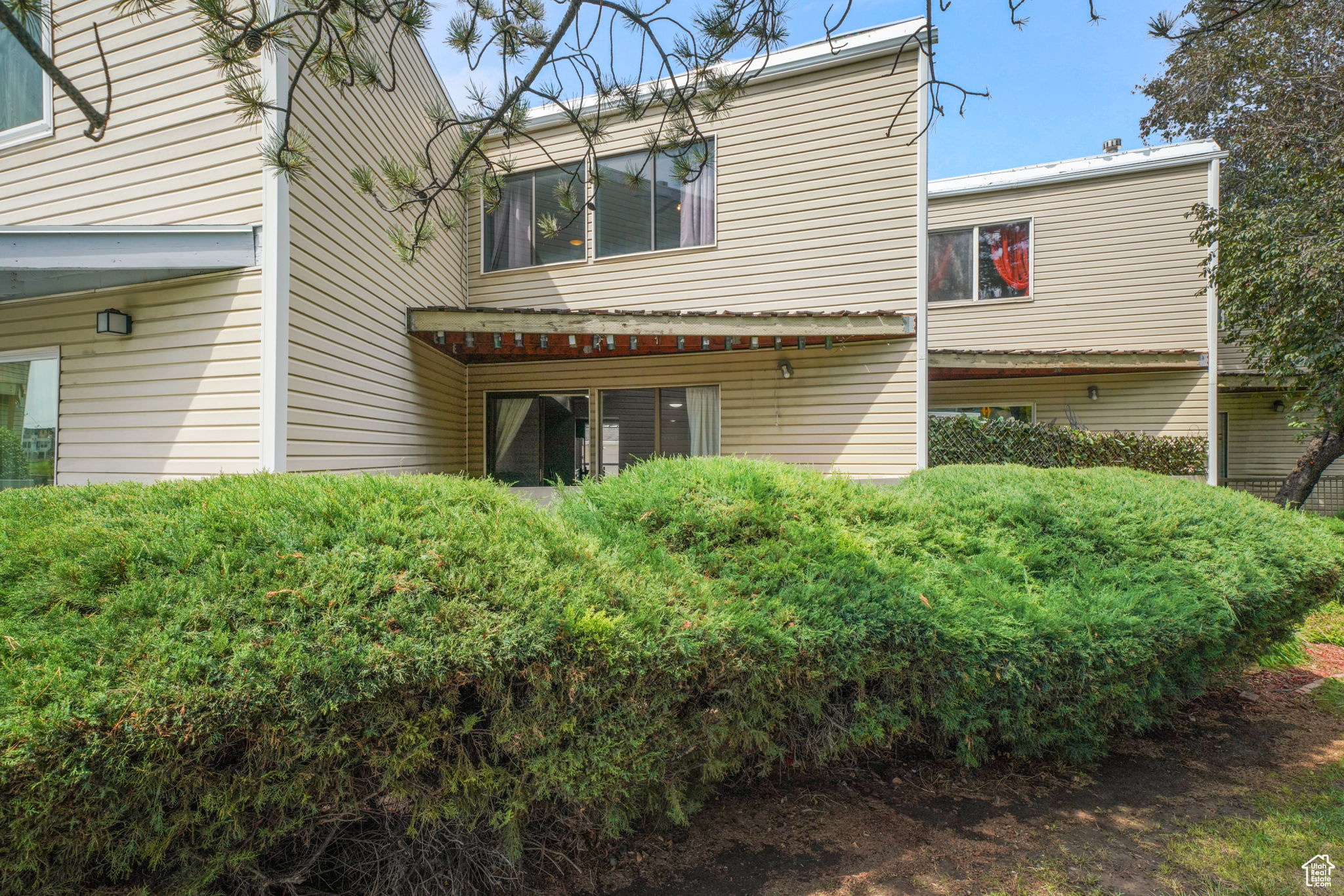 APPLEGATE CONDM - Residential