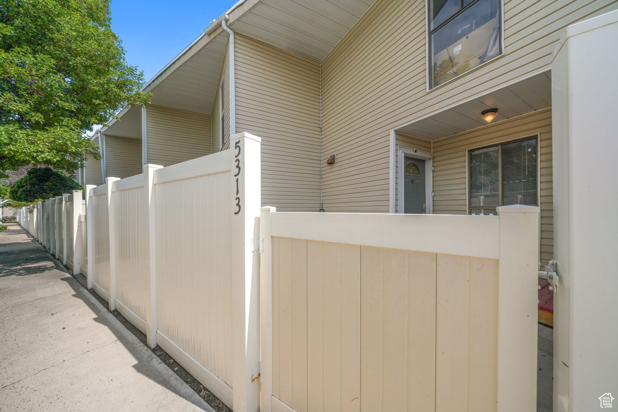 APPLEGATE CONDM - Residential