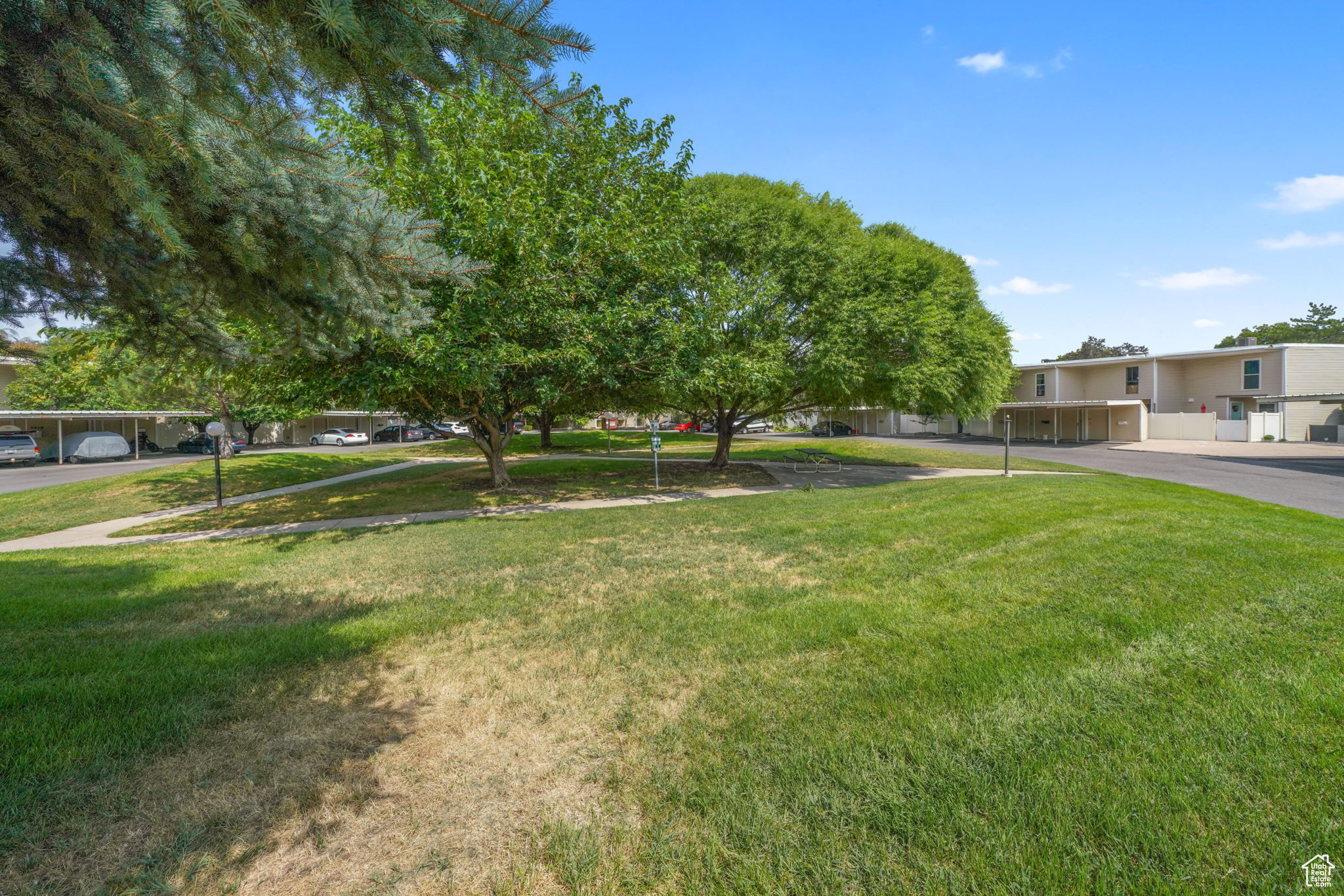APPLEGATE CONDM - Residential