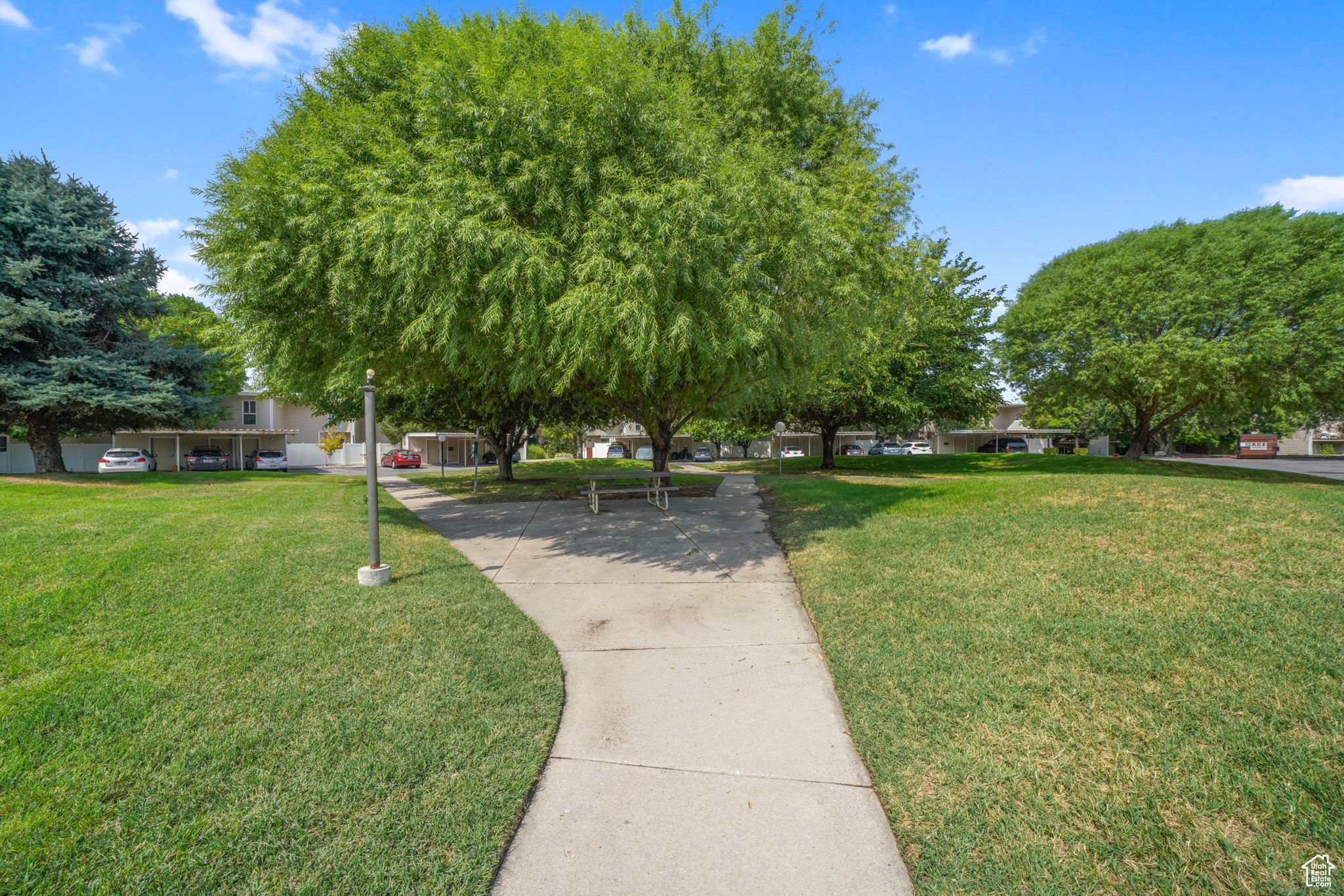 APPLEGATE CONDM - Residential
