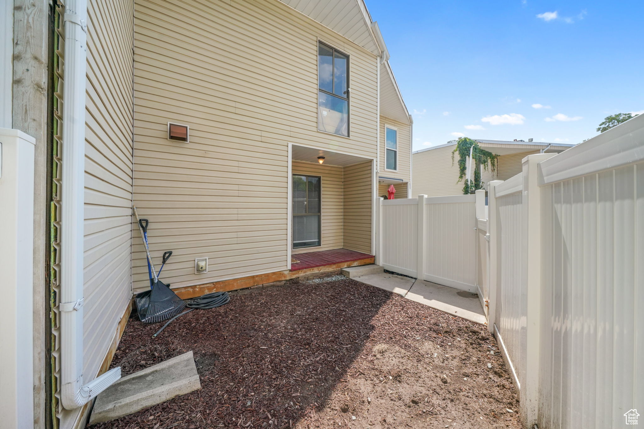 APPLEGATE CONDM - Residential
