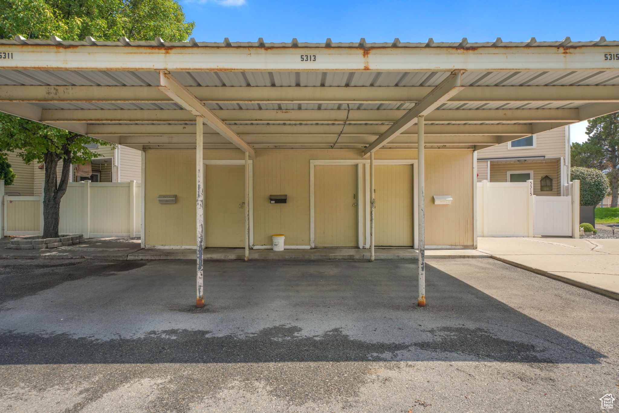 APPLEGATE CONDM - Residential