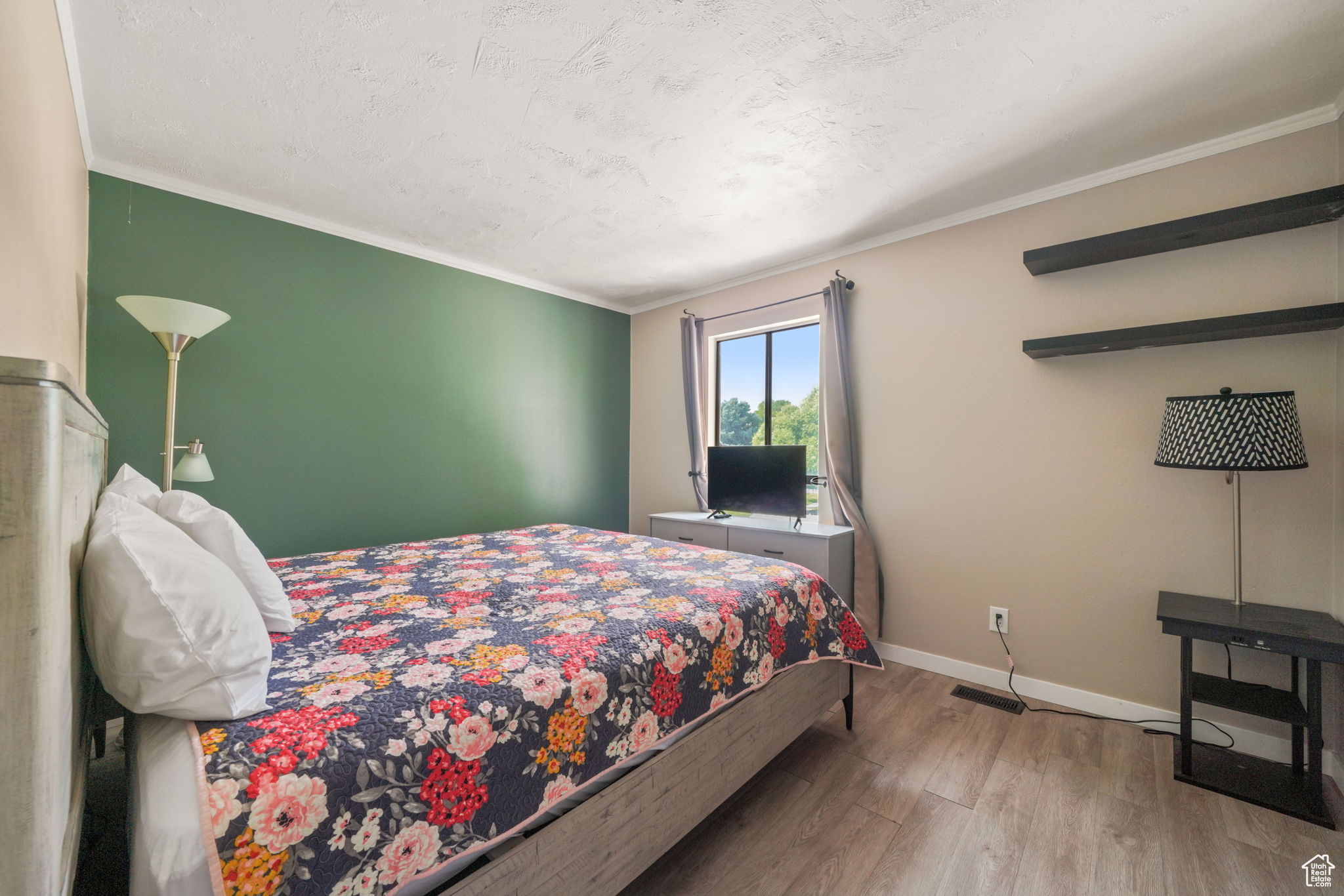APPLEGATE CONDM - Residential