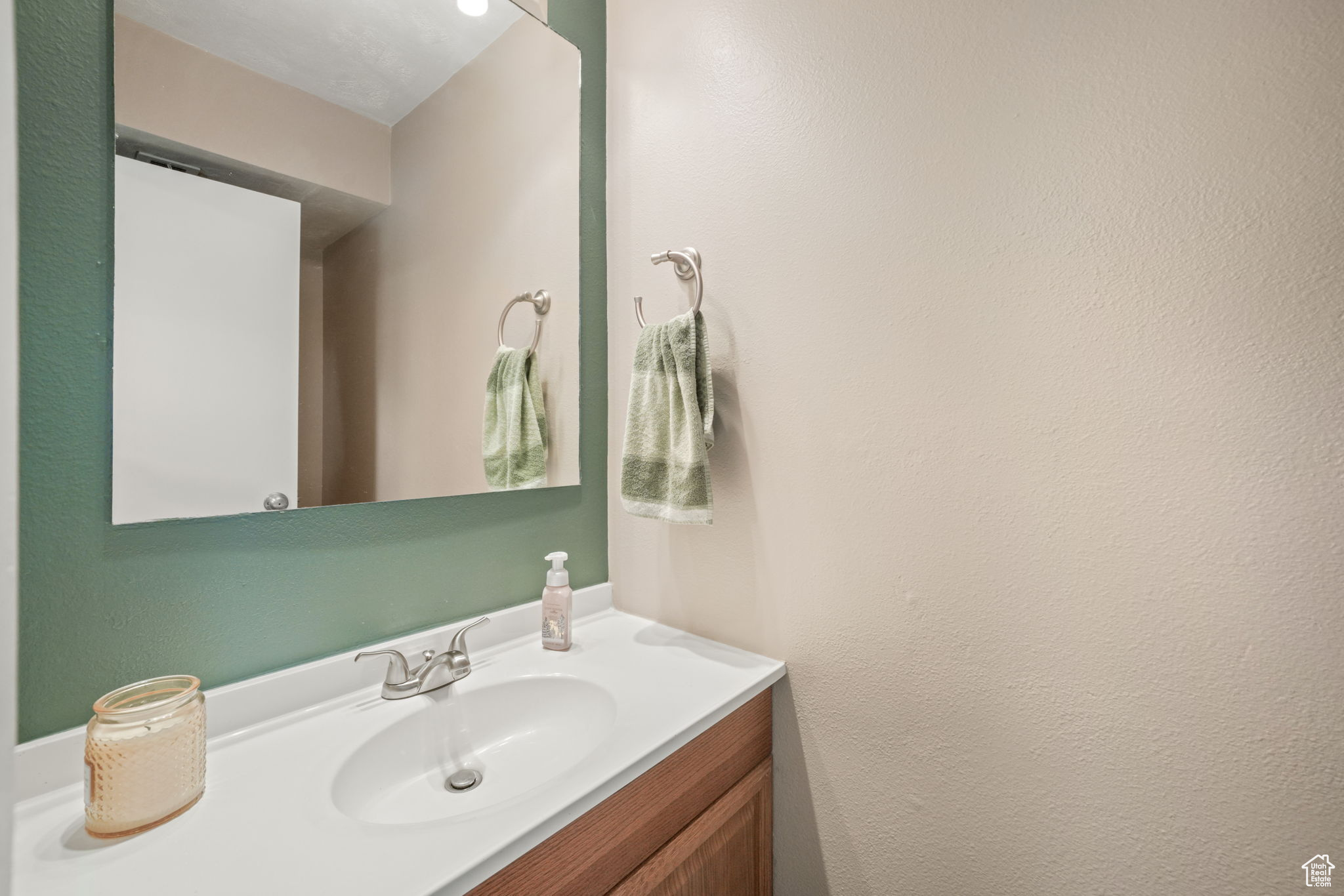 APPLEGATE CONDM - Residential