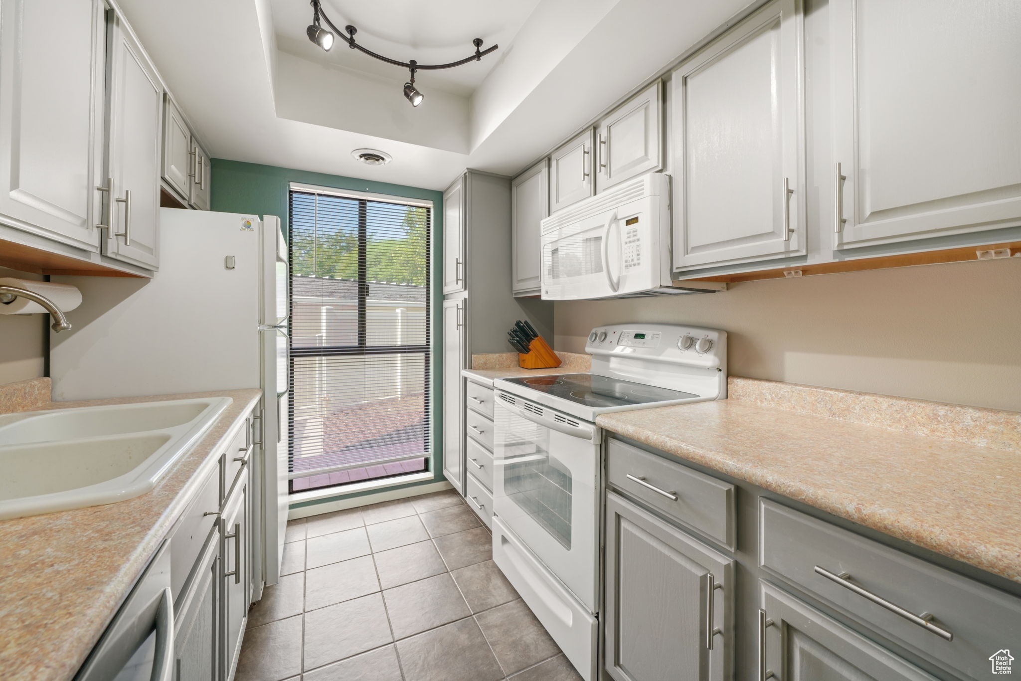 APPLEGATE CONDM - Residential