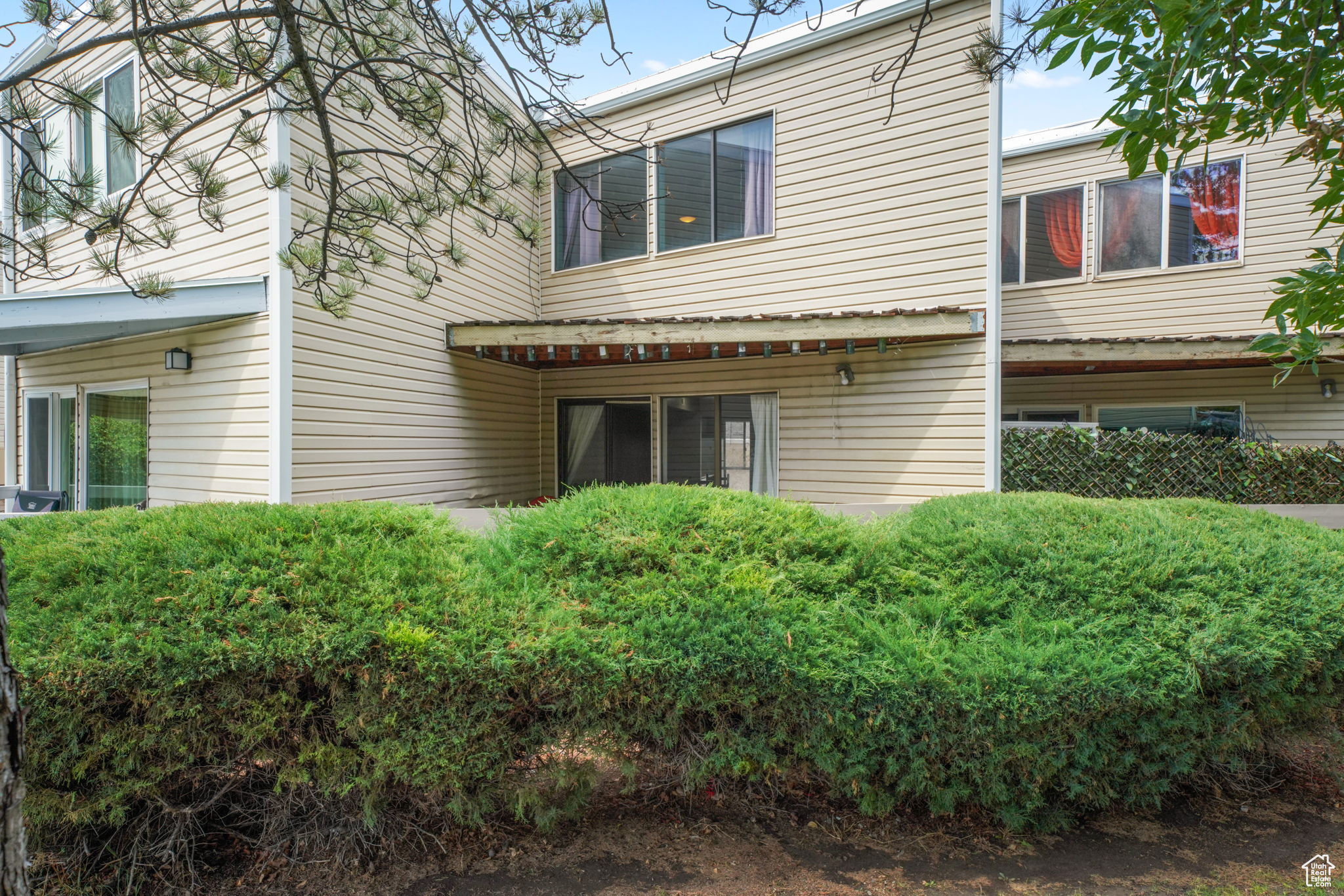APPLEGATE CONDM - Residential