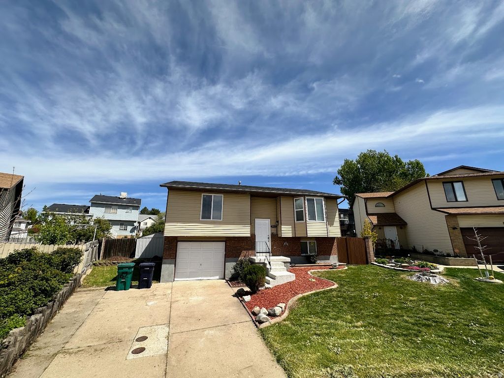 Photo of 2562 N 1150 W, Layton, UT 84041 (MLS # 2152333)