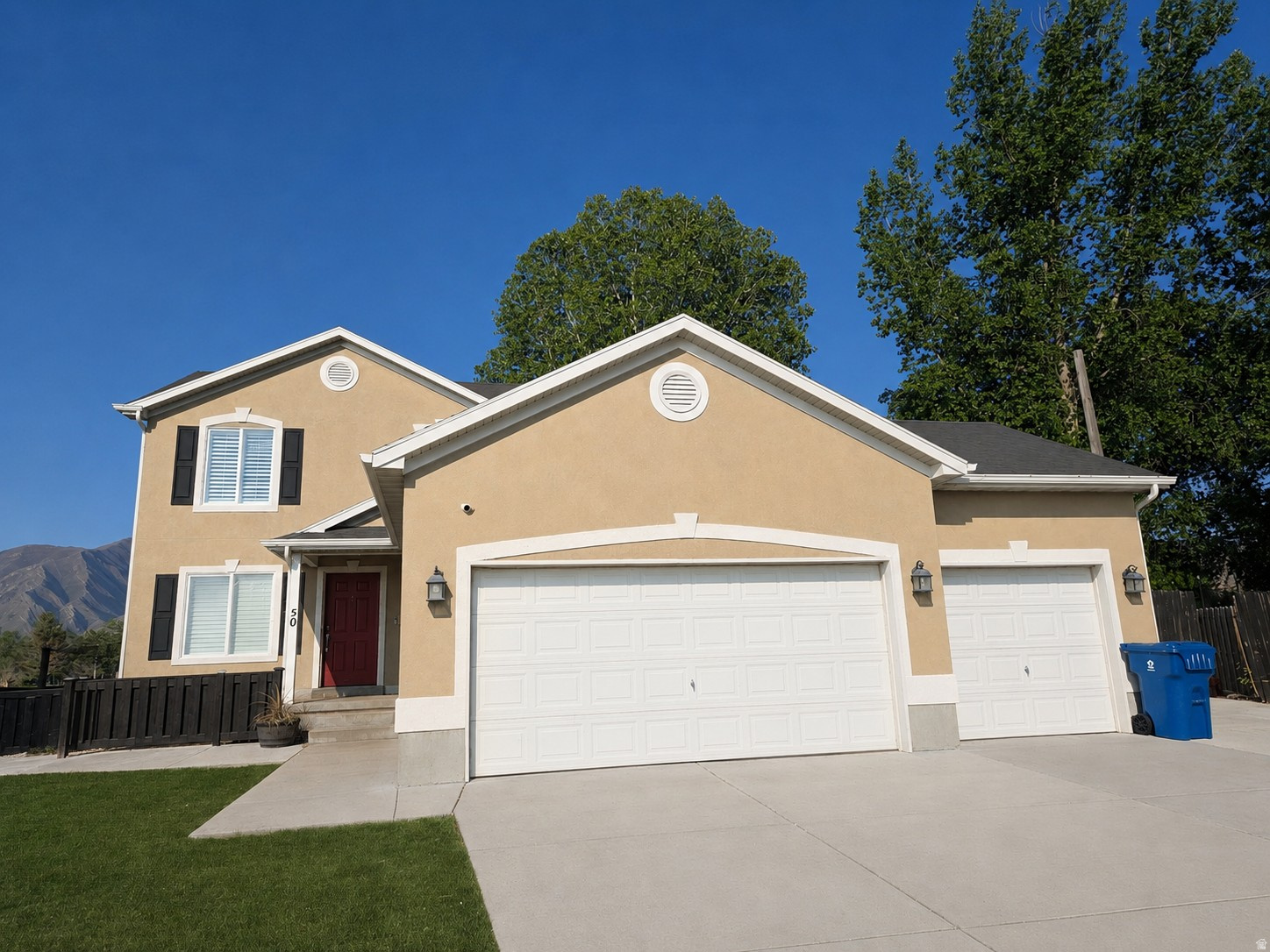 LAKESIDE - Residential