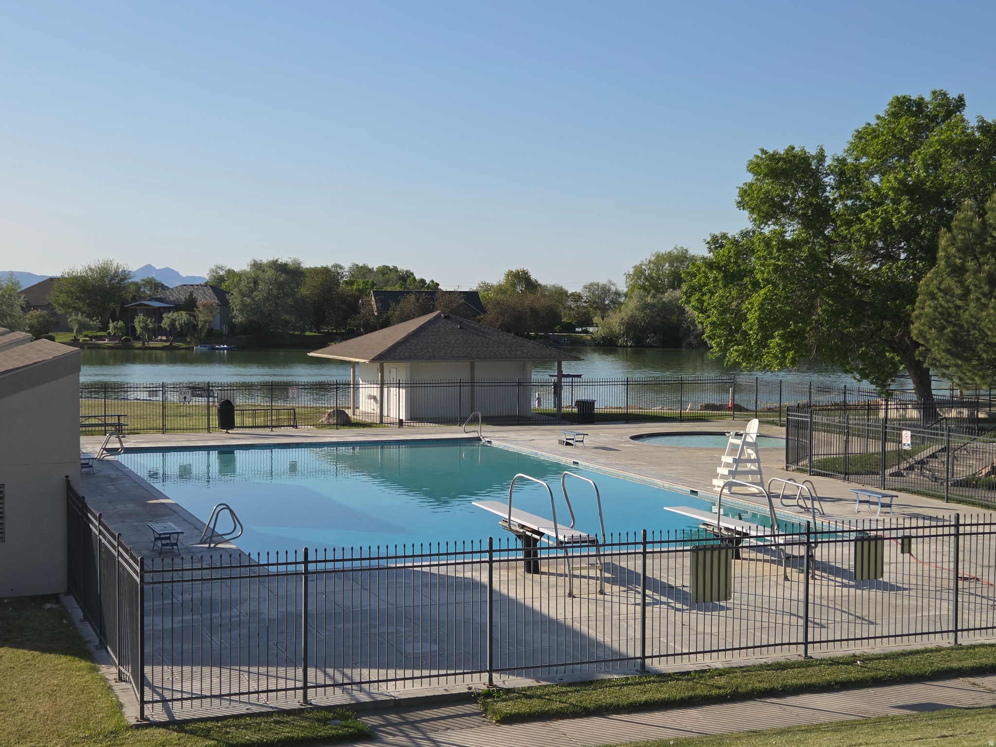 LAKESIDE - Residential