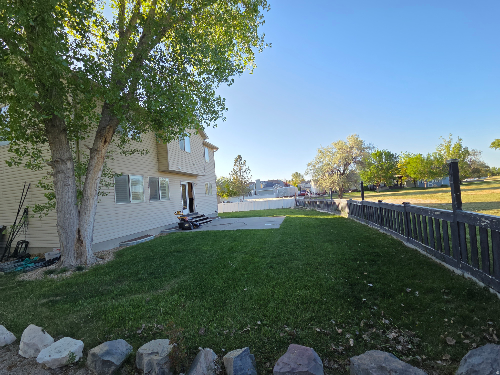 LAKESIDE - Residential