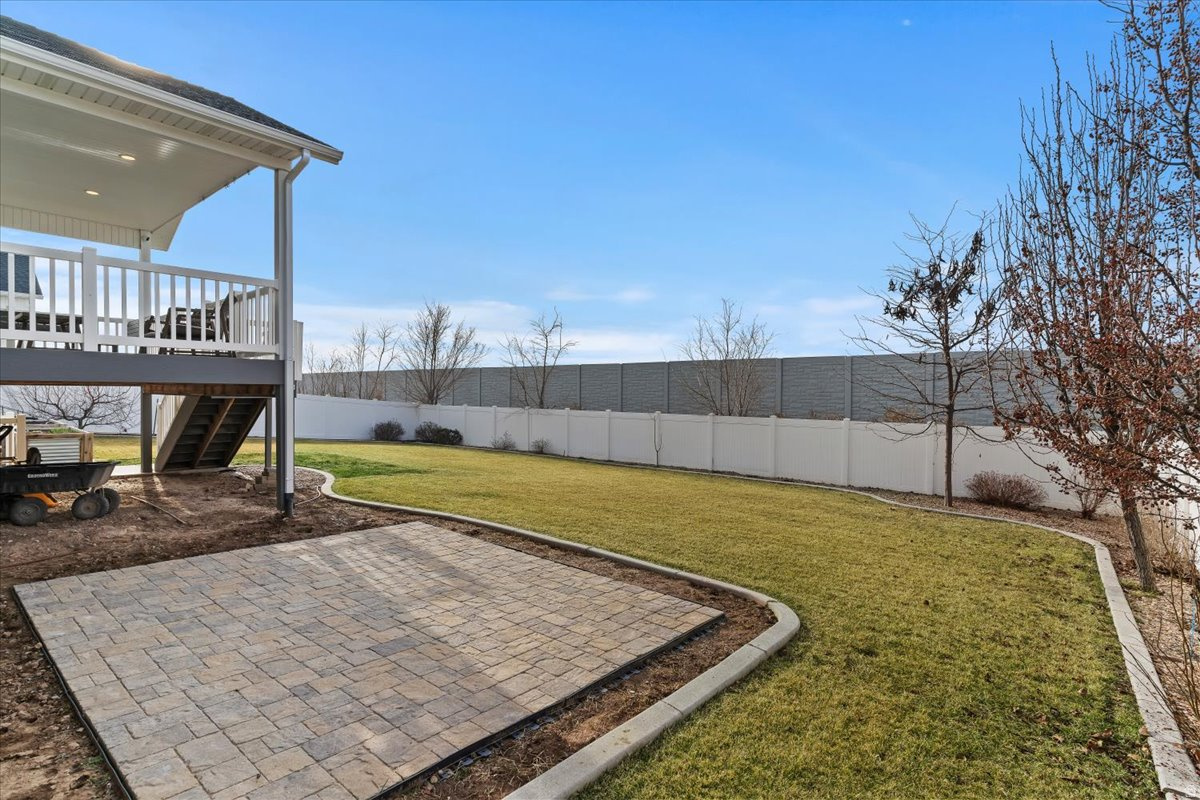 BLUFF AT LAKEVIEW FARMS - Residential