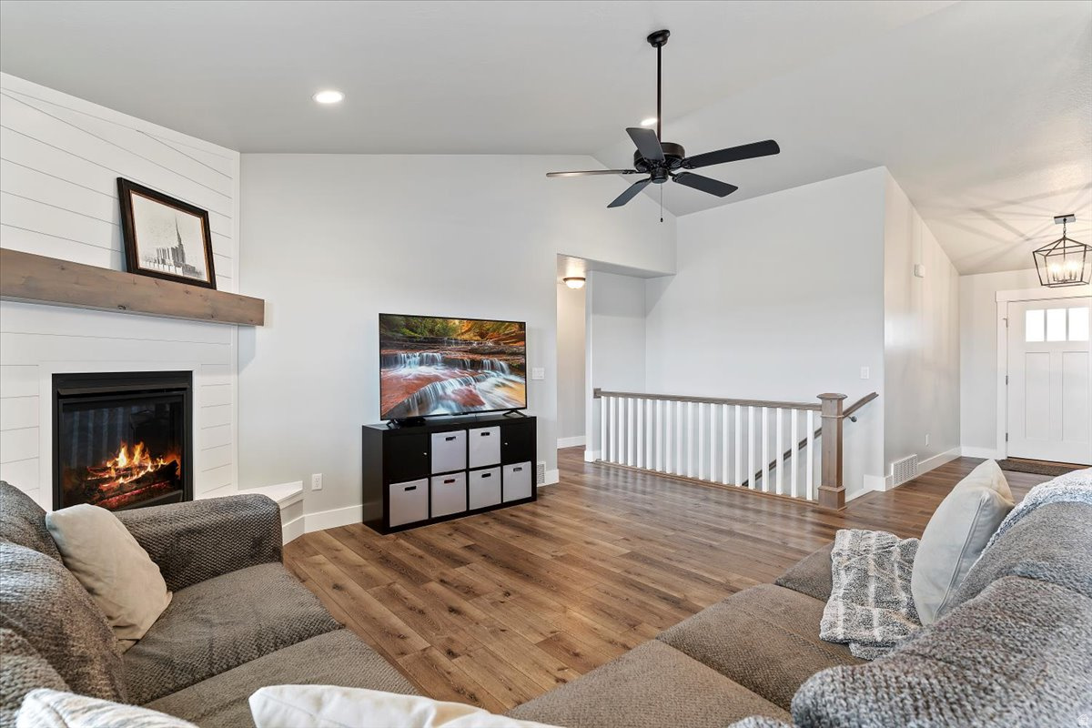 BLUFF AT LAKEVIEW FARMS - Residential