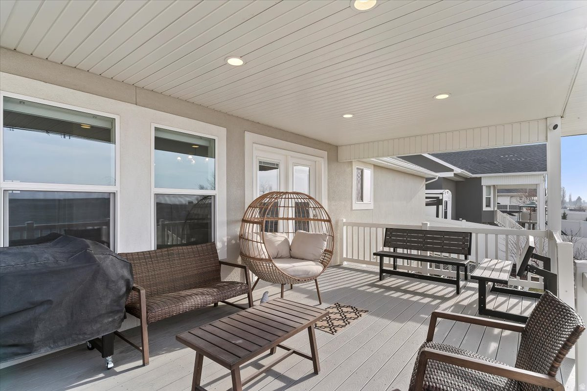 BLUFF AT LAKEVIEW FARMS - Residential