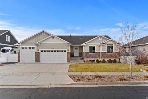 Photo of 958 S STEED DR, Syracuse, UT 84075 (MLS # 2130689)