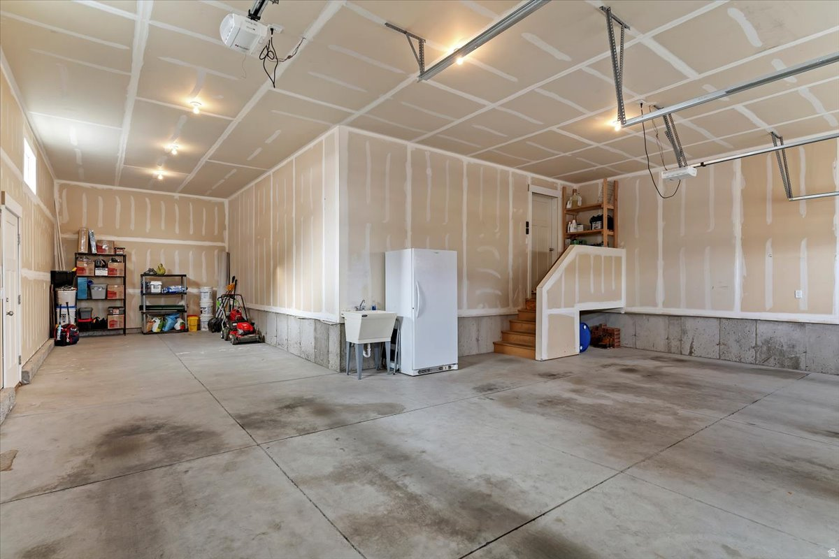 BLUFF AT LAKEVIEW FARMS - Residential